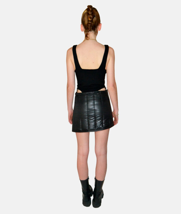 Jupe courte noire matelassée asymétrique